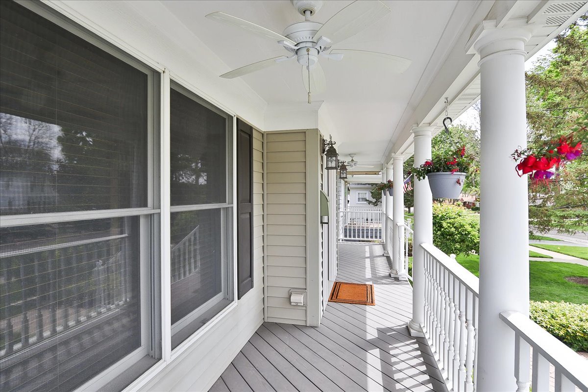 52 West Glenlake Avenue Roselle IL 60172