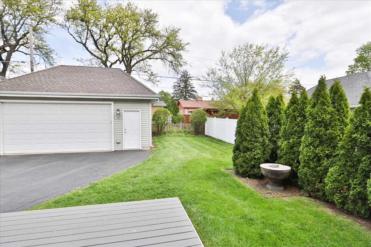 52 West Glenlake Avenue Roselle IL 60172