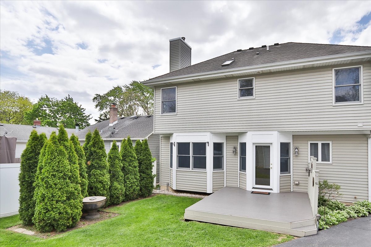 52 West Glenlake Avenue Roselle IL 60172
