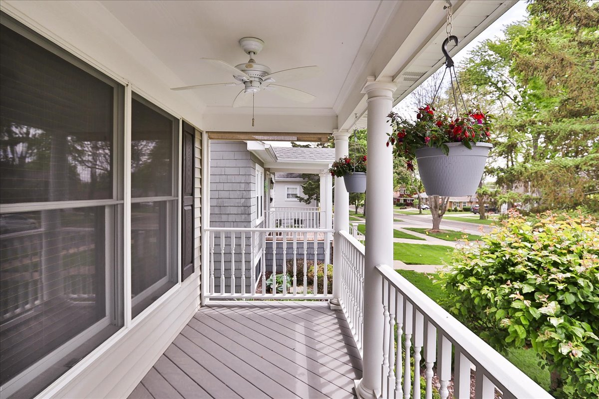 52 West Glenlake Avenue Roselle IL 60172