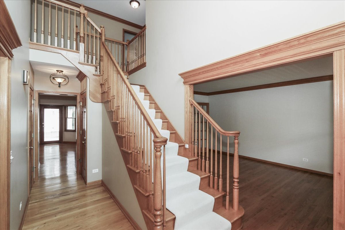 52 West Glenlake Avenue Roselle IL 60172