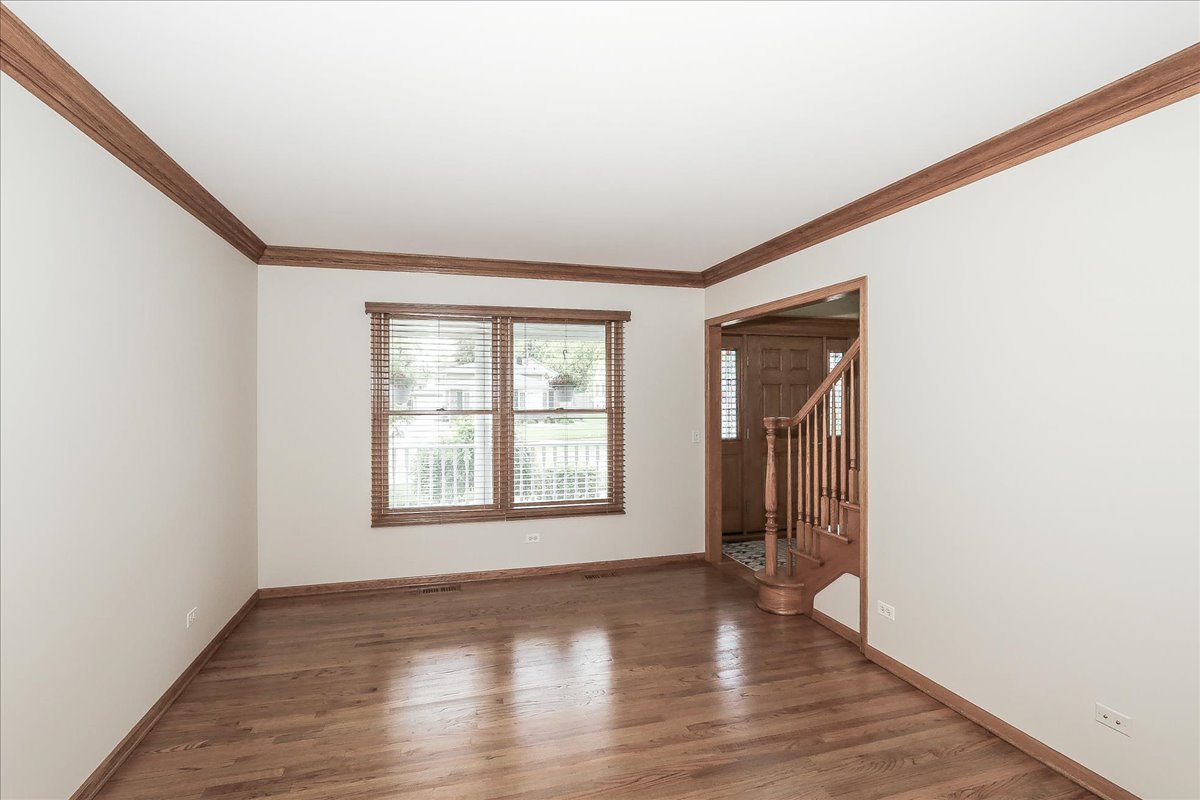 52 West Glenlake Avenue Roselle IL 60172
