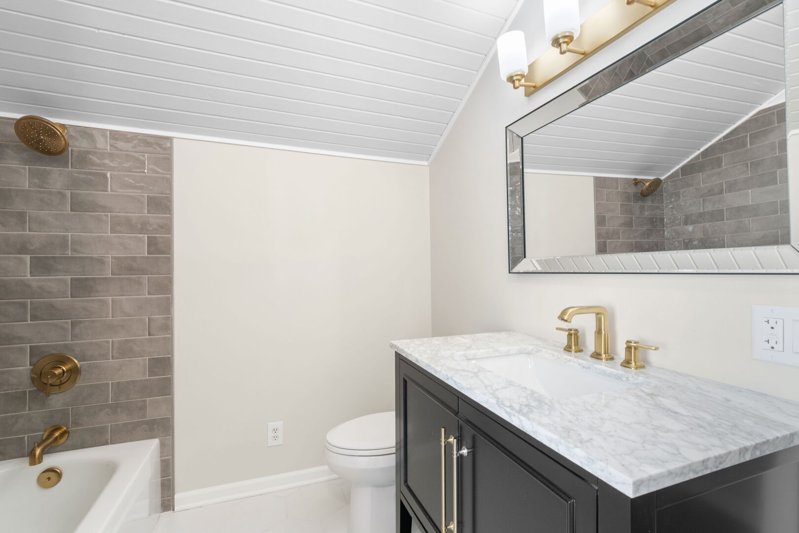5747 North Melvina Avenue Chicago IL 60646