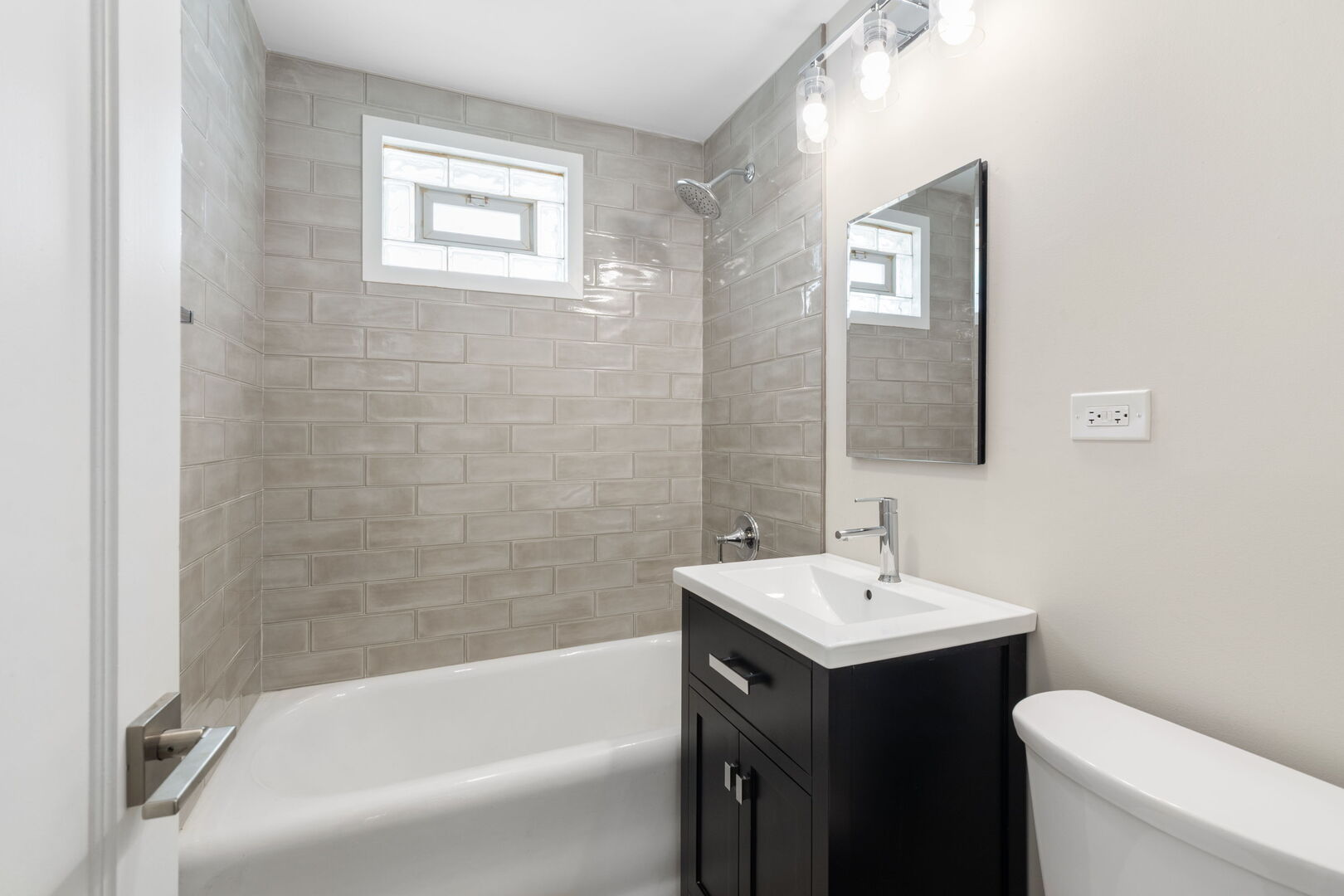 5747 North Melvina Avenue Chicago IL 60646