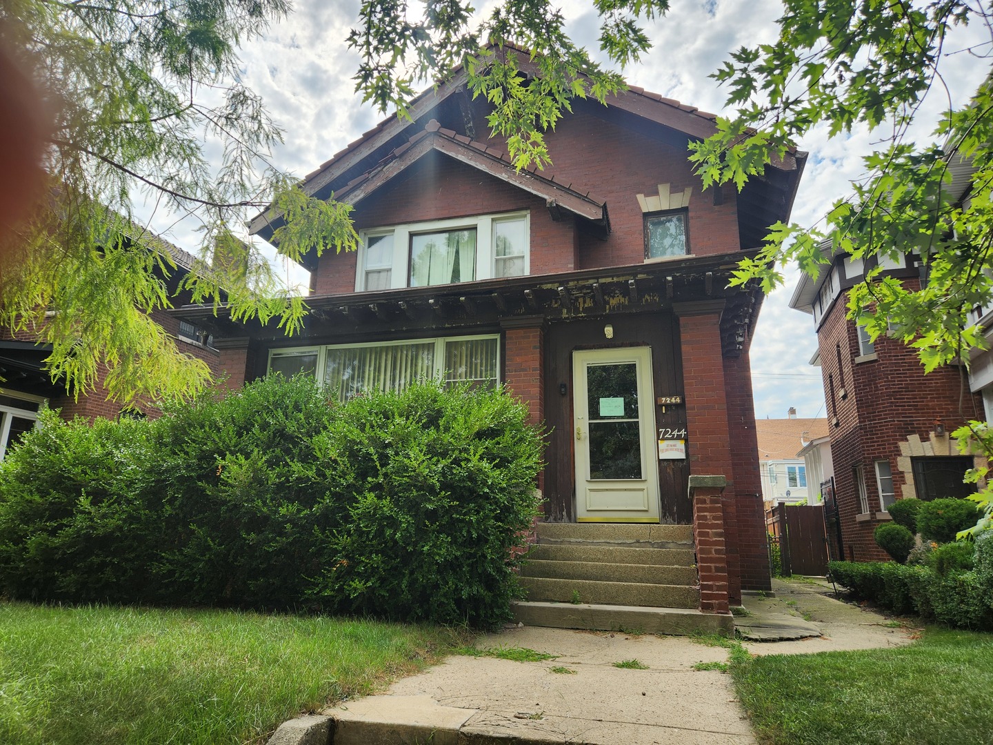 7244 South Paxton Avenue Chicago IL 60649