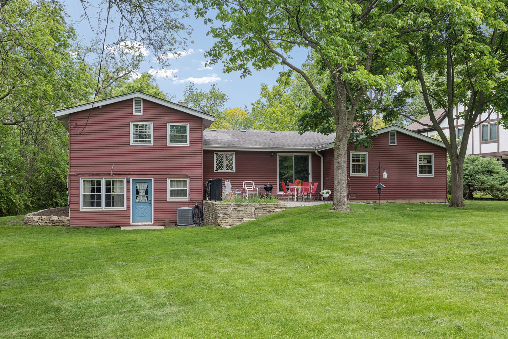 23W081 Red Oak Drive Glen Ellyn IL 60137