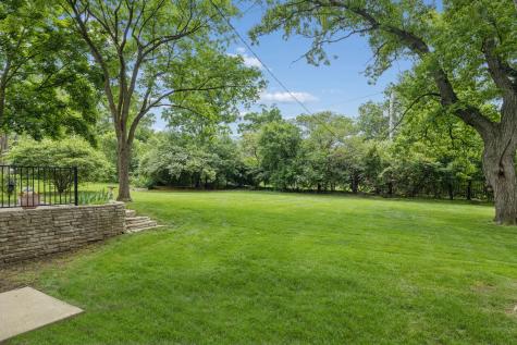 23W081 Red Oak Drive Glen Ellyn IL 60137