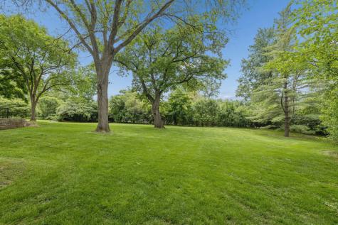 23W081 Red Oak Drive Glen Ellyn IL 60137