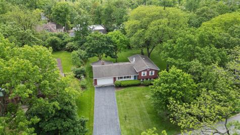 23W081 Red Oak Drive Glen Ellyn IL 60137