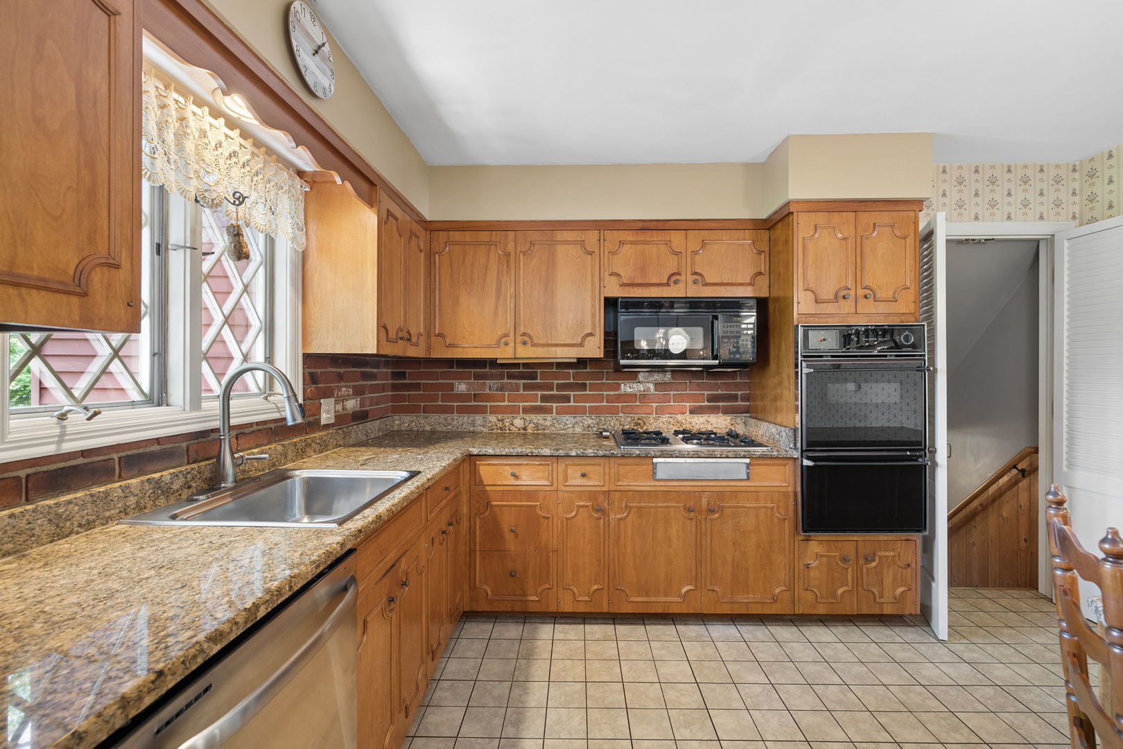 23W081 Red Oak Drive Glen Ellyn IL 60137