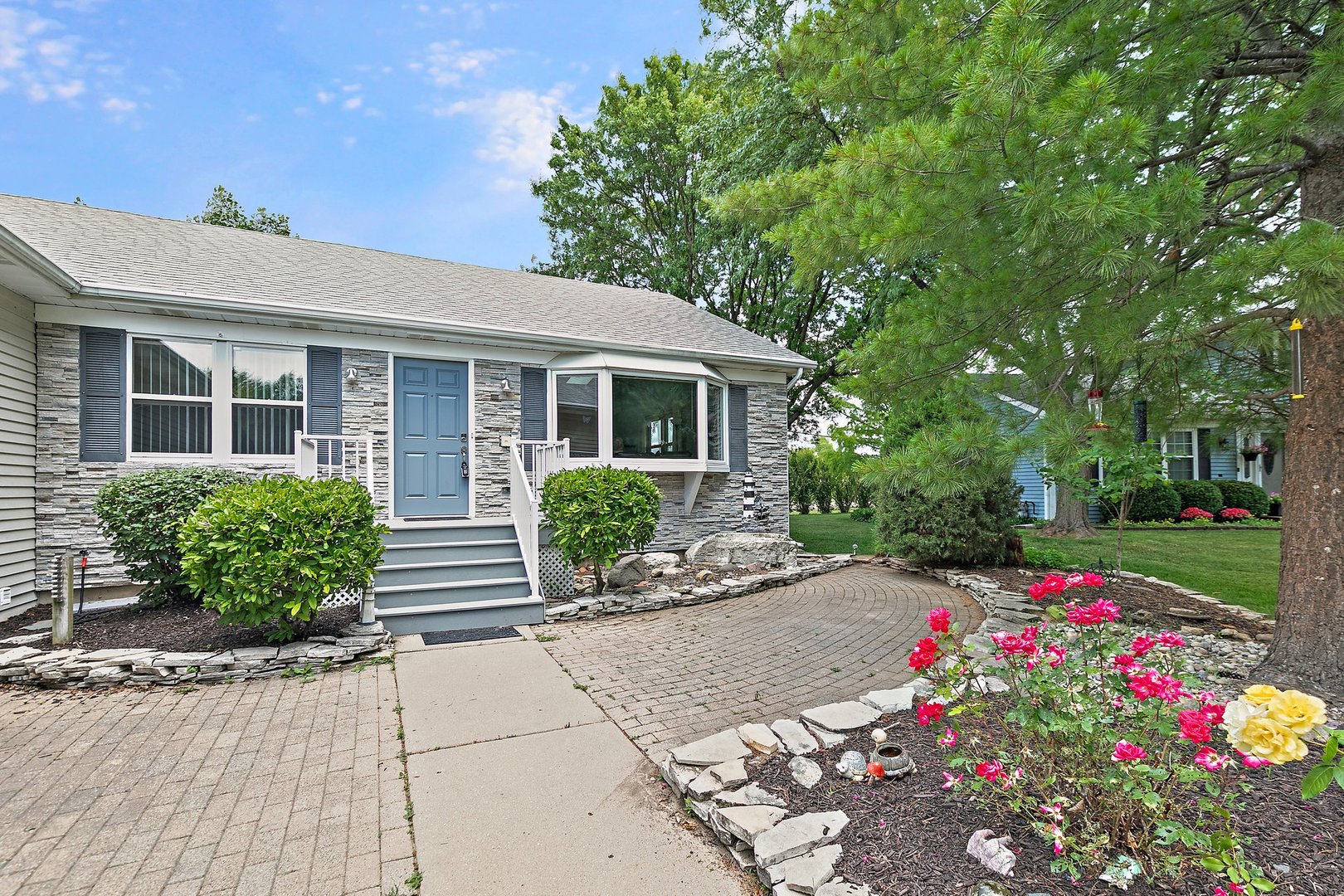 2040 Honey Locust Drive Algonquin IL 60102