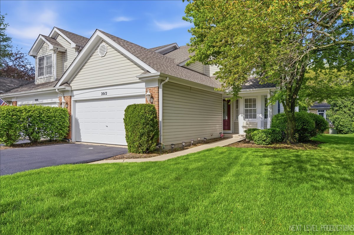 2012 Waverly Circle St. Charles IL 60174