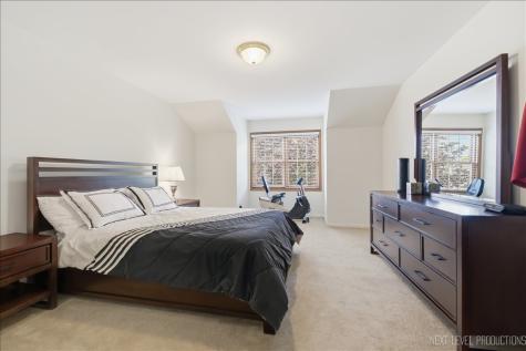 2012 Waverly Circle St. Charles IL 60174