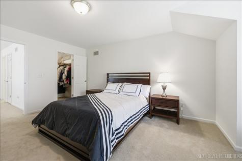 2012 Waverly Circle St. Charles IL 60174