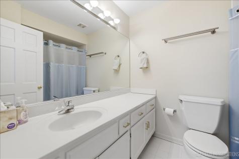 2012 Waverly Circle St. Charles IL 60174