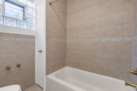 8406 South Oglesby Avenue Chicago IL 60617