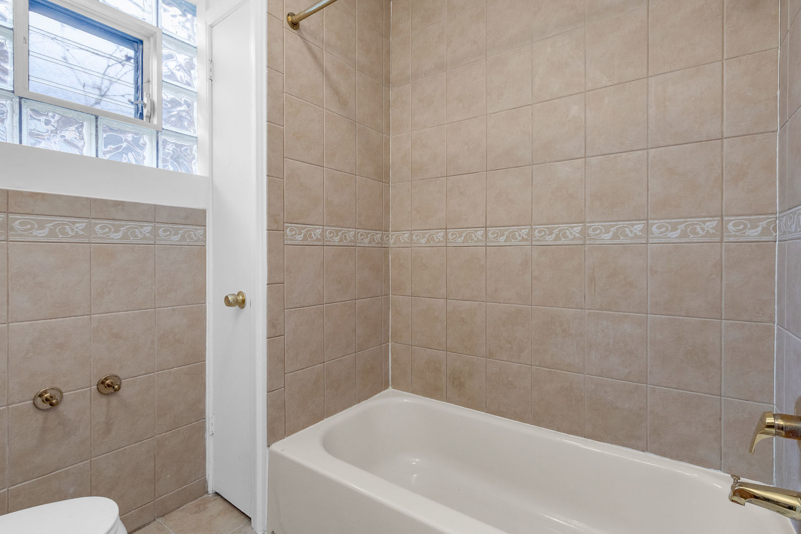 8406 South Oglesby Avenue Chicago IL 60617
