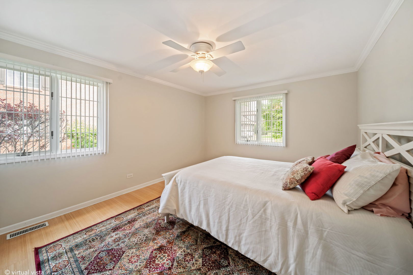 228 Brookside Lane Willowbrook IL 60527