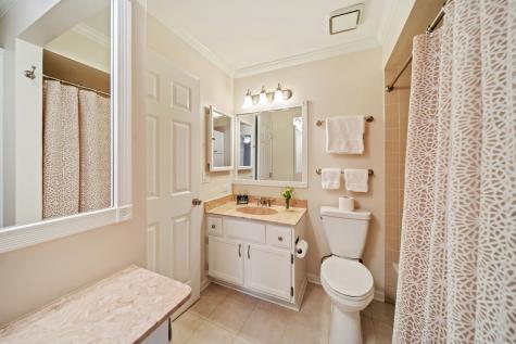 228 Brookside Lane Willowbrook IL 60527