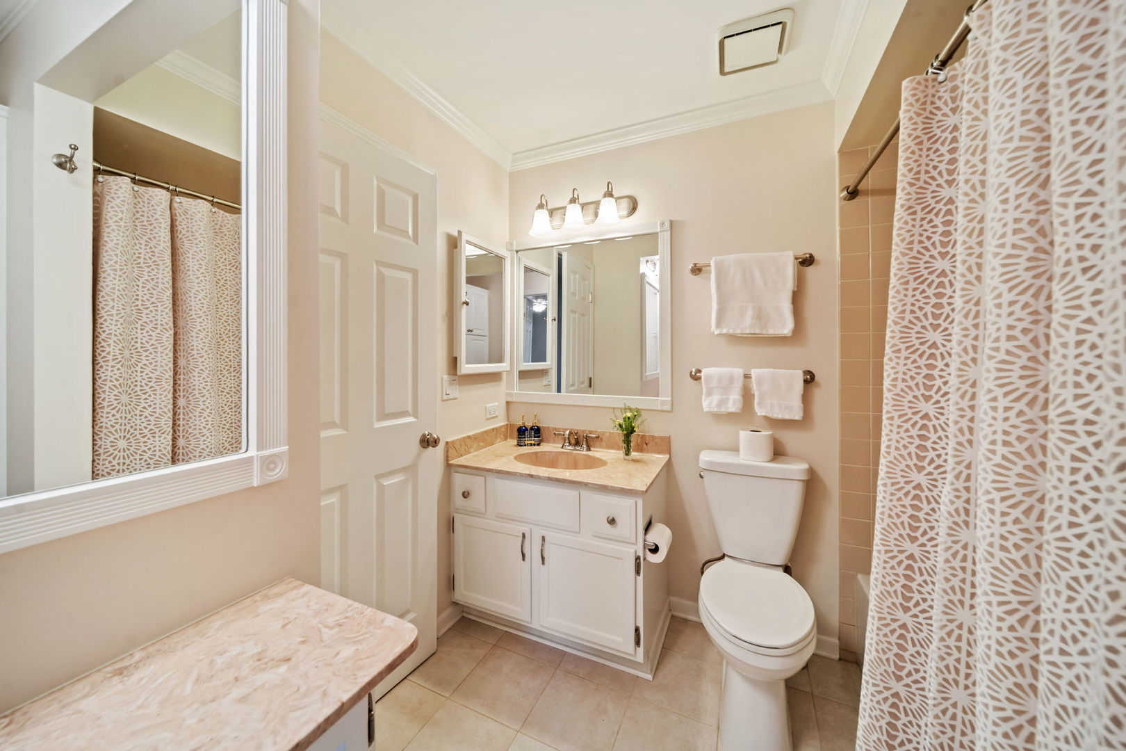 228 Brookside Lane Willowbrook IL 60527