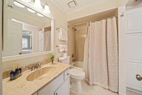 228 Brookside Lane Willowbrook IL 60527