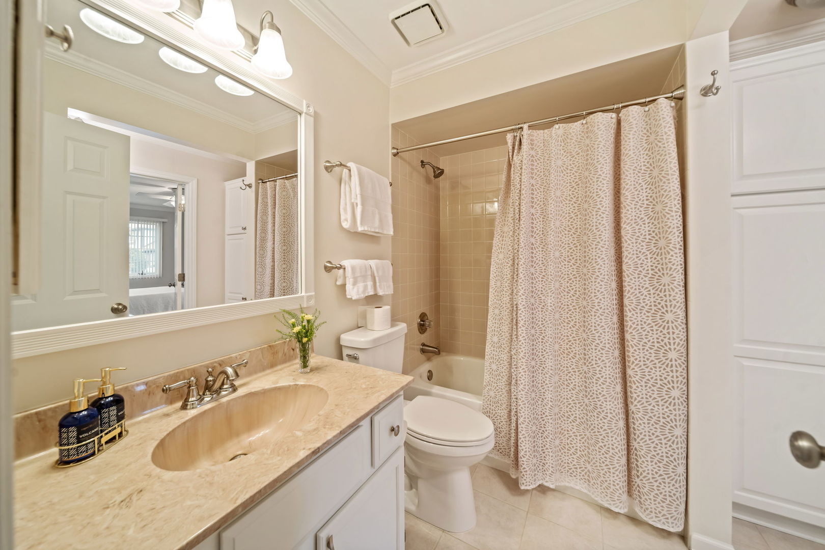 228 Brookside Lane Willowbrook IL 60527