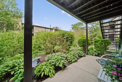 228 Brookside Lane Willowbrook IL 60527