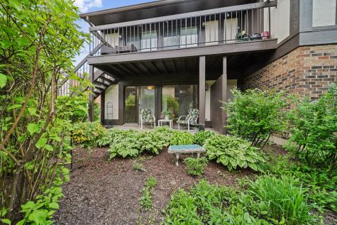 228 Brookside Lane Willowbrook IL 60527