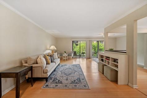 228 Brookside Lane Willowbrook IL 60527