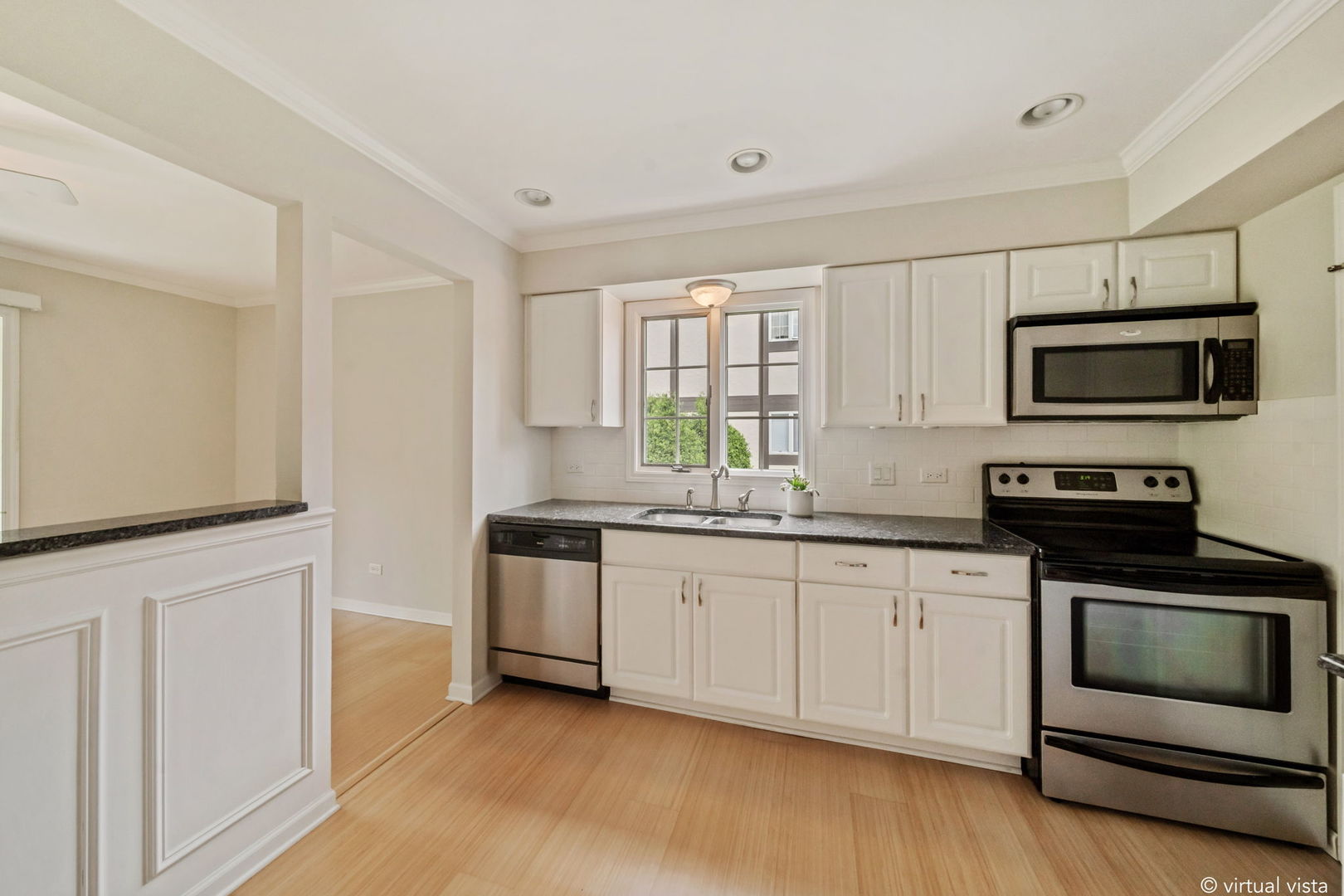 228 Brookside Lane Willowbrook IL 60527