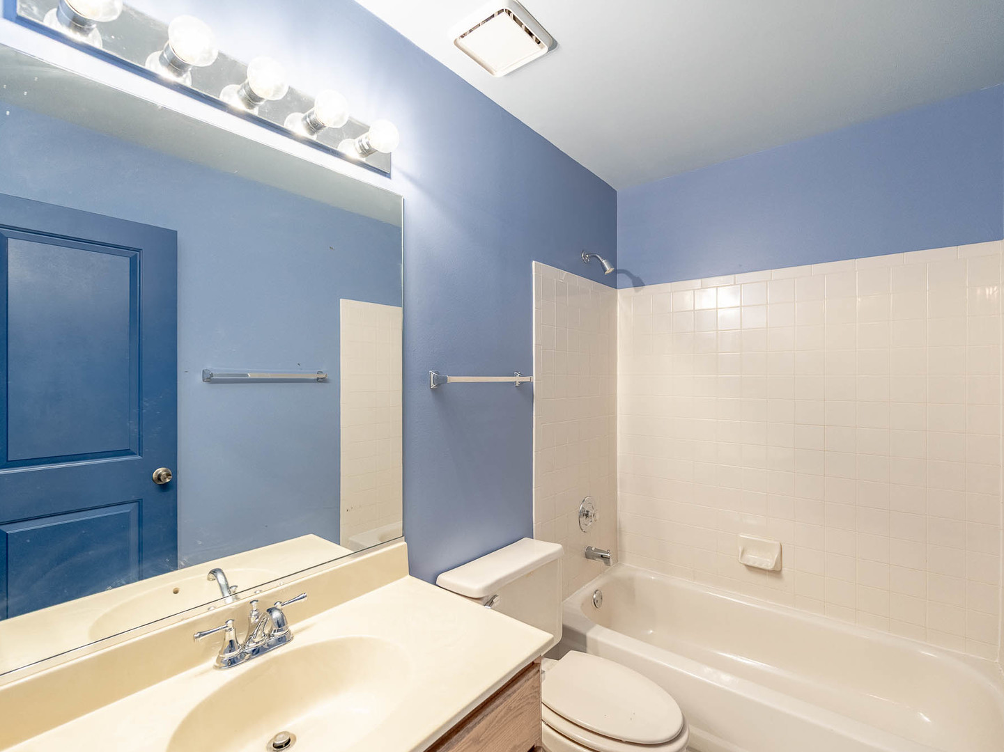 112 Arbor Drive Carol Stream IL 60188