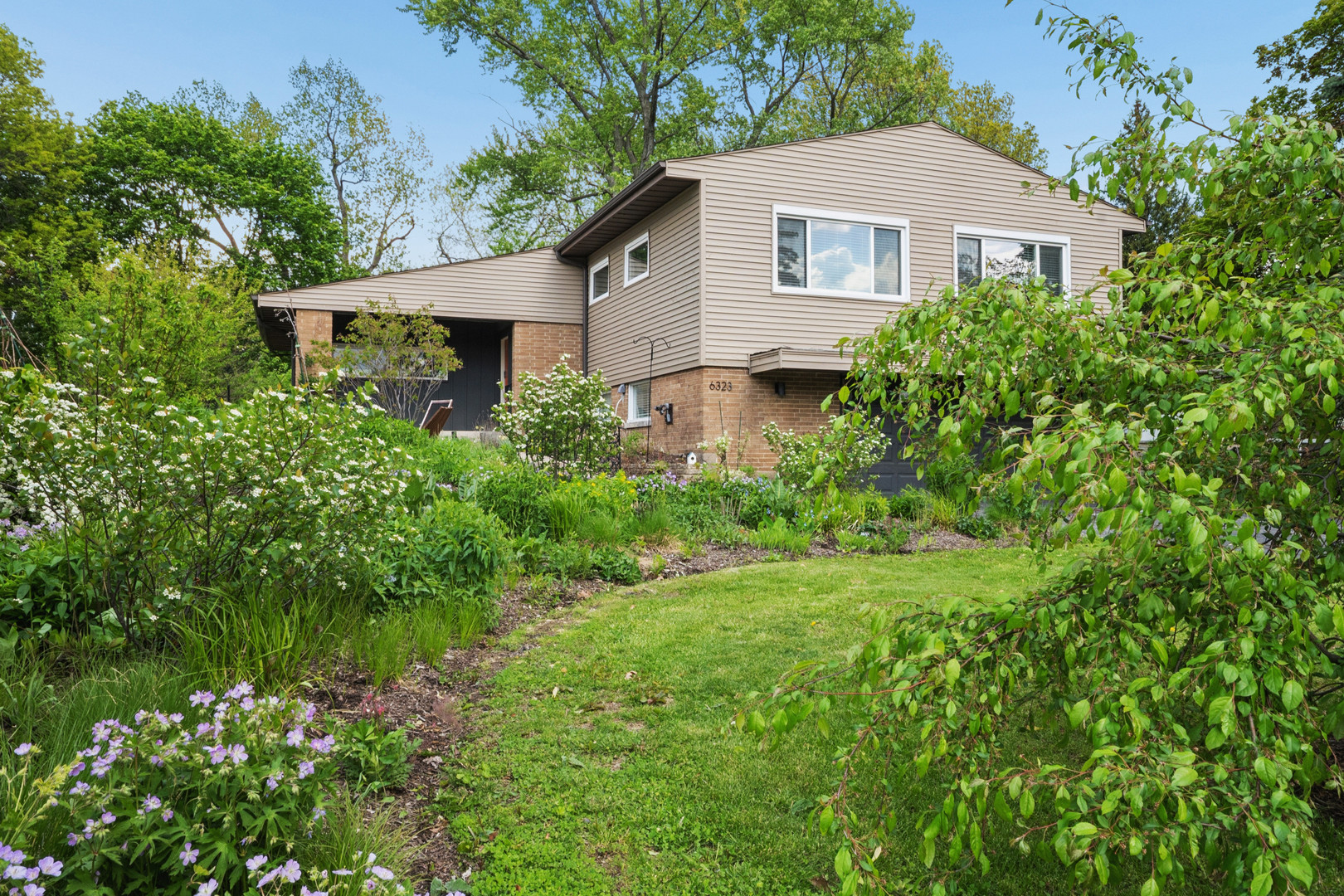 6323 North Kirkwood Avenue Chicago IL 60646