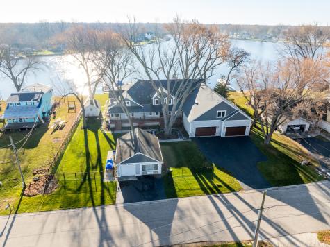 2323 West Fairview Avenue Johnsburg IL 60051