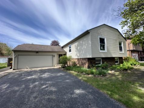 863 Pleasant Street Woodstock IL 60098