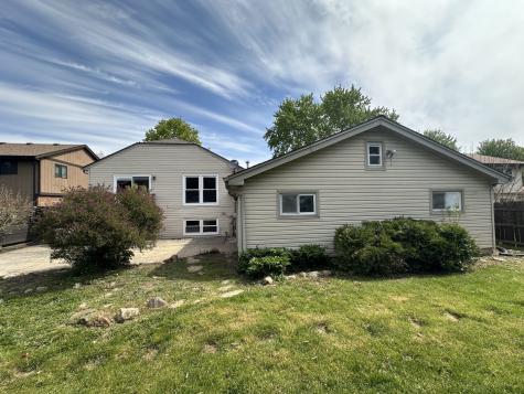 863 Pleasant Street Woodstock IL 60098