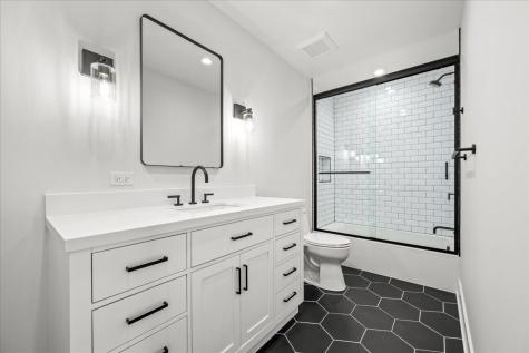 22 Lakeview Terrace Highland Park IL 60035