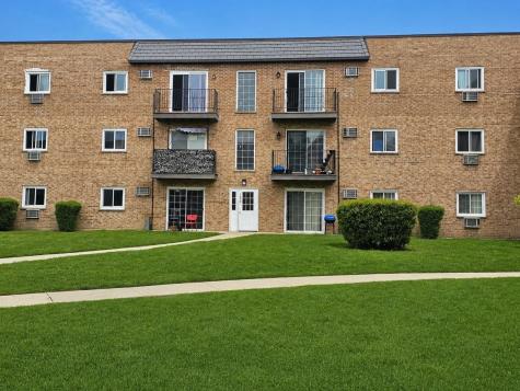 155 West Elk Trail Carol Stream IL 60188