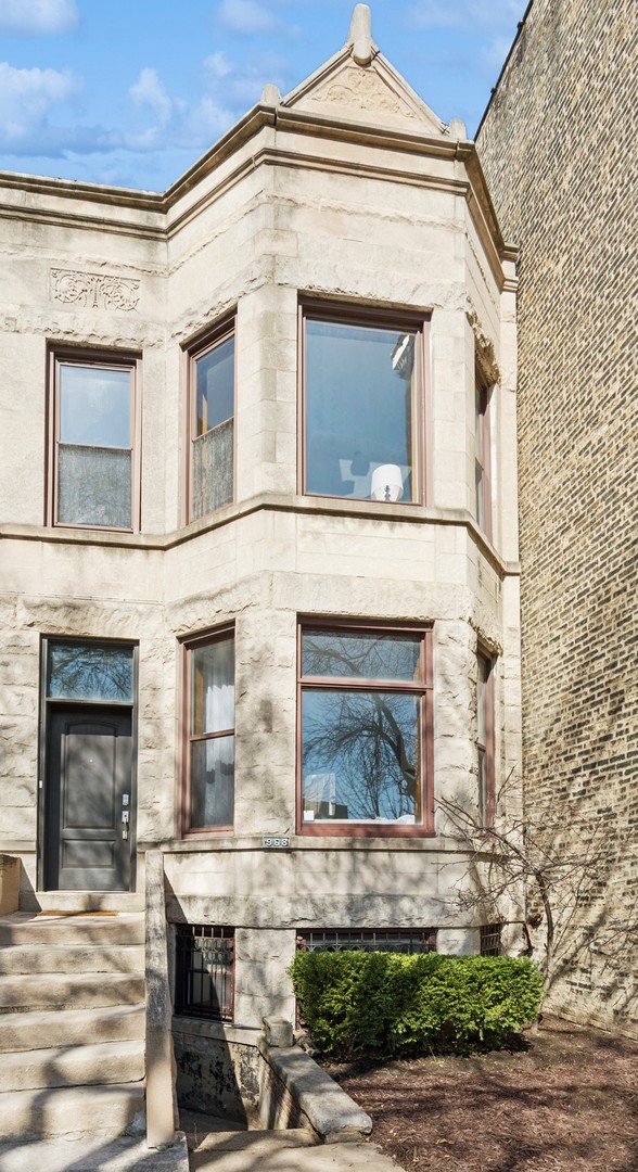 968 West Cuyler Avenue Chicago IL 60613