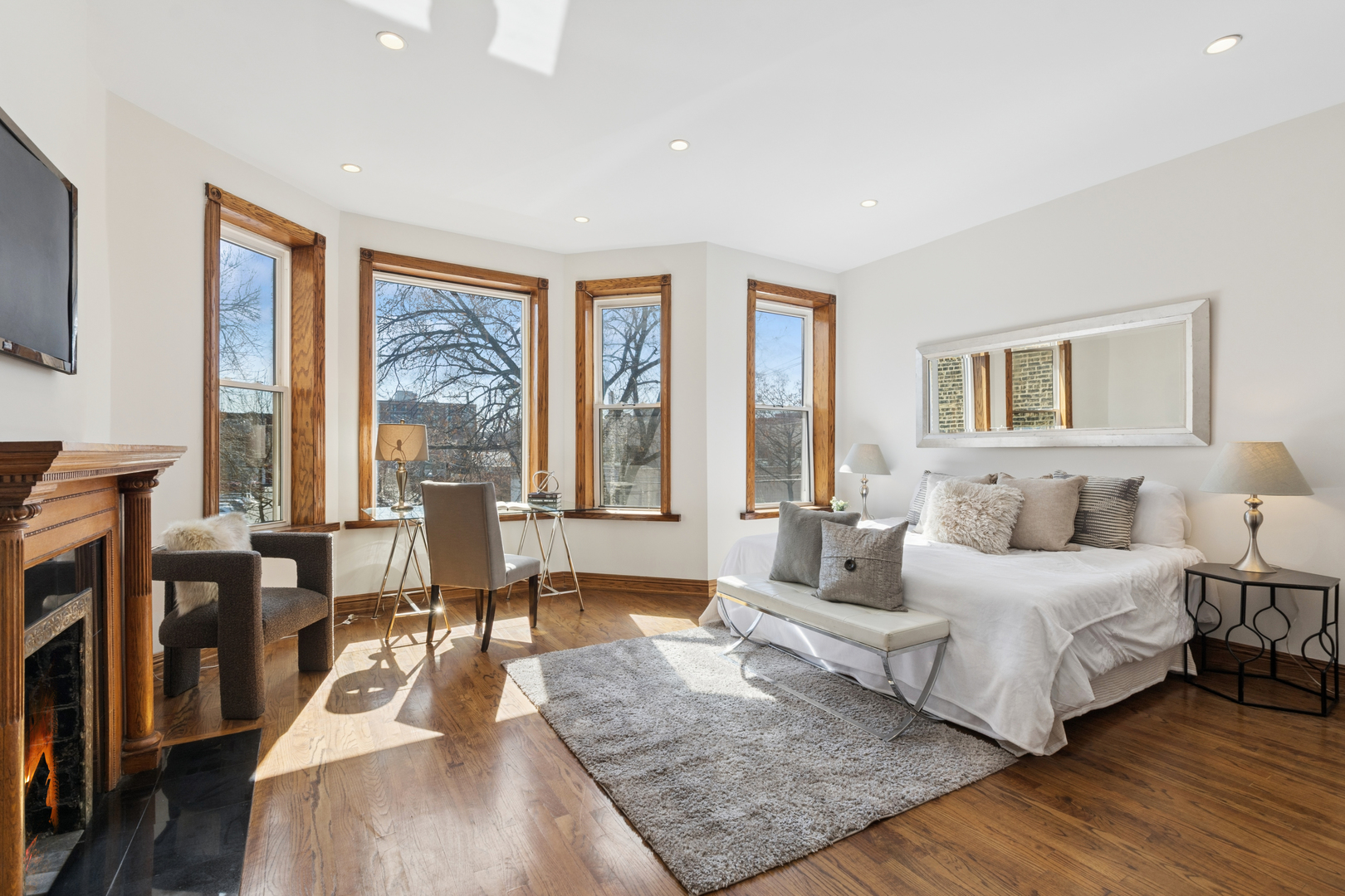 968 West Cuyler Avenue Chicago IL 60613
