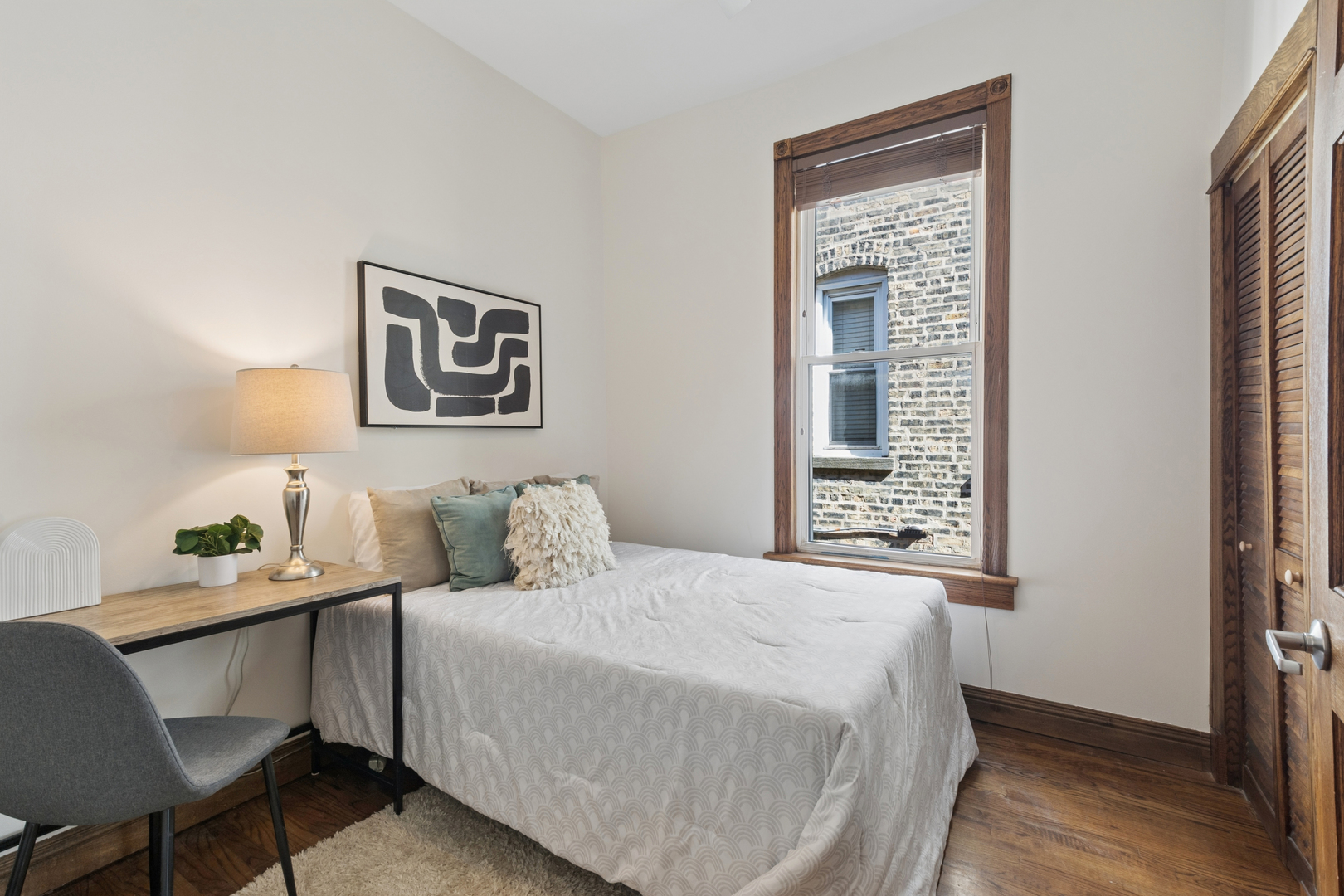 968 West Cuyler Avenue Chicago IL 60613