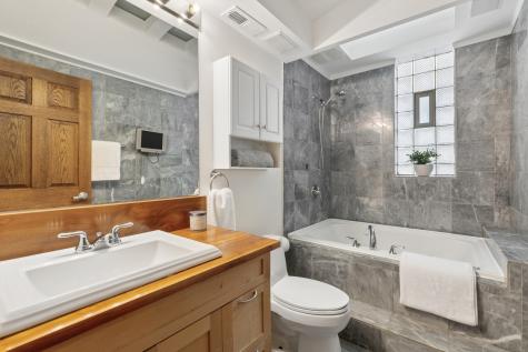 968 West Cuyler Avenue Chicago IL 60613