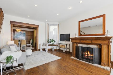 968 West Cuyler Avenue Chicago IL 60613