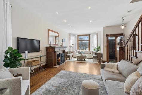 968 West Cuyler Avenue Chicago IL 60613