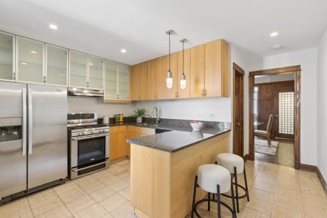 968 West Cuyler Avenue Chicago IL 60613
