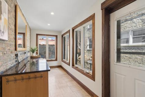 968 West Cuyler Avenue Chicago IL 60613
