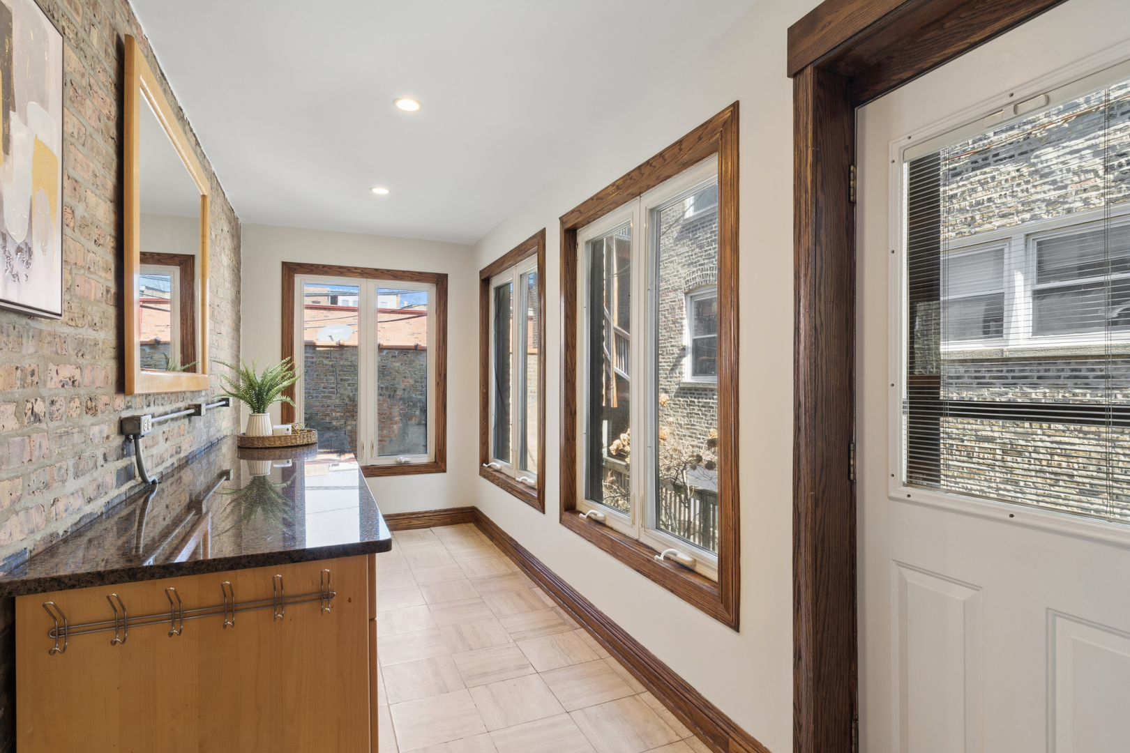 968 West Cuyler Avenue Chicago IL 60613