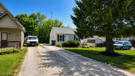 5301 West Lane Mccullom Lake IL 60050