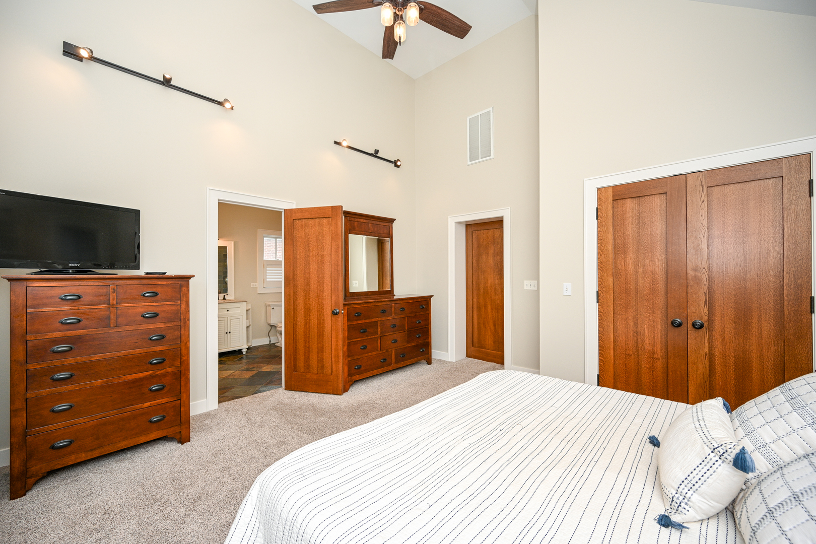 563 Taylor Avenue Glen Ellyn IL 60137