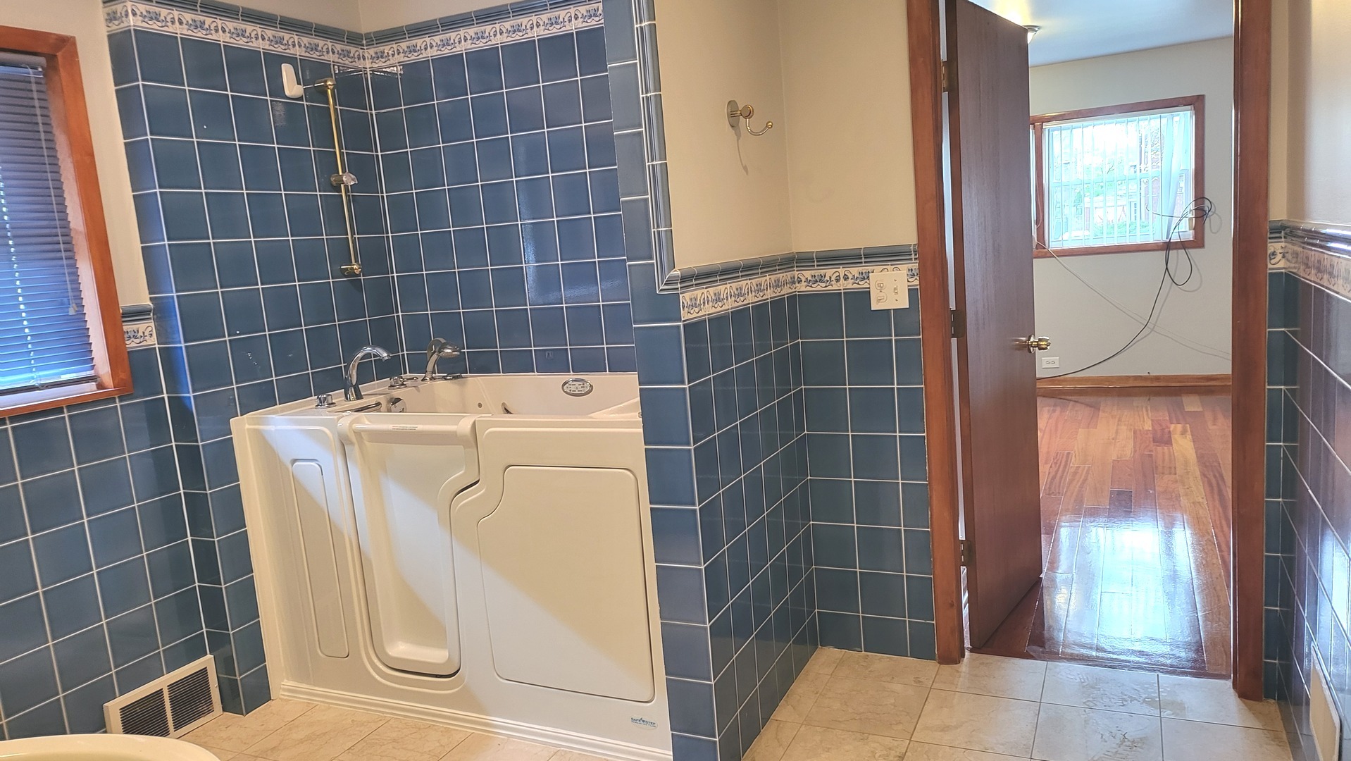 7023 South Bennett Avenue Chicago IL 60649