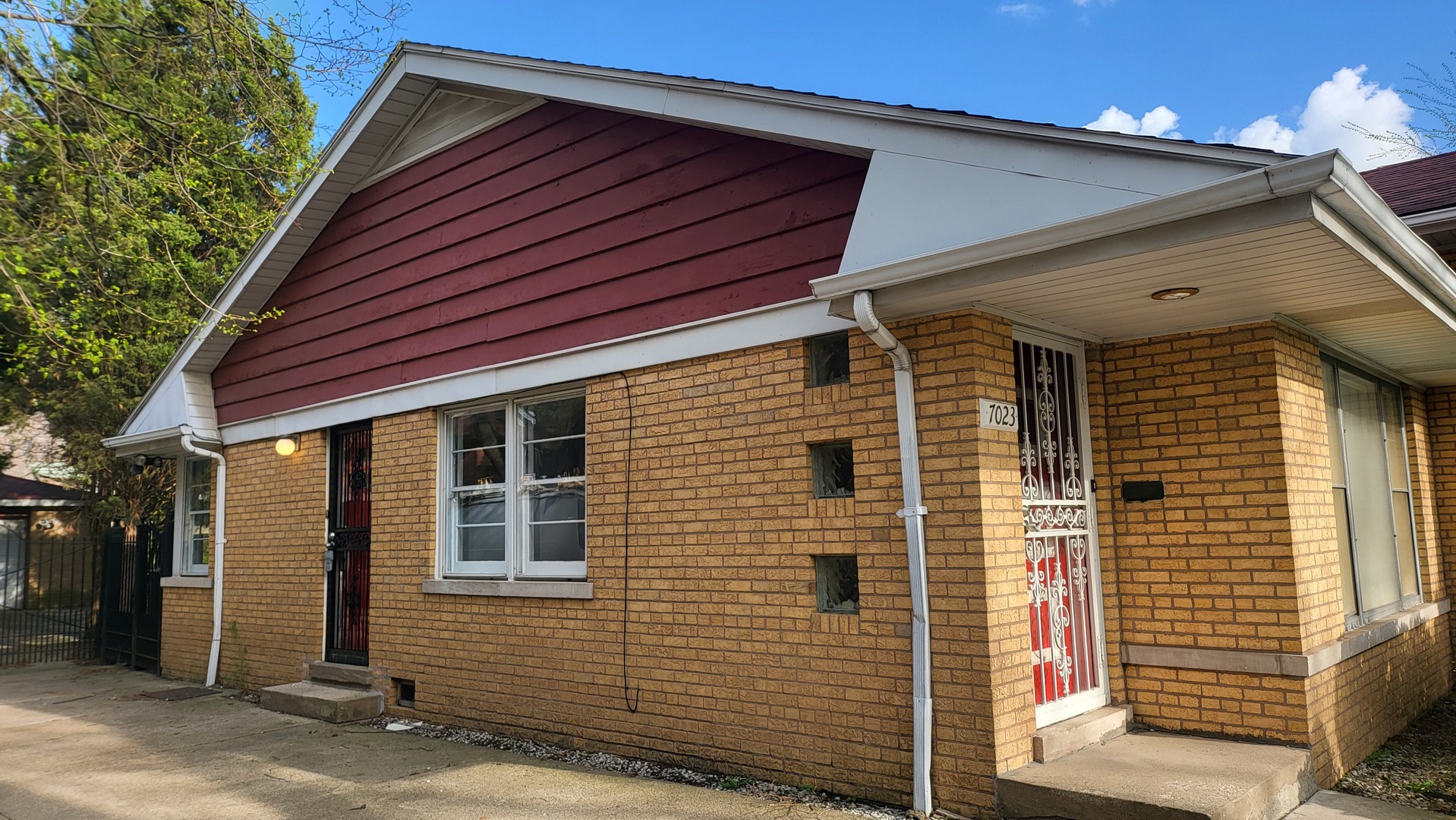 7023 South Bennett Avenue Chicago IL 60649